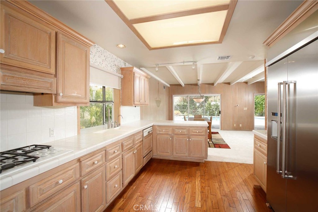 1029 Cornell Drive Burbank, CA 91504 - Photo 13 of 62 Kitchen to Dining room