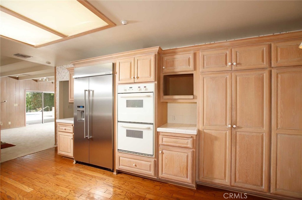 1029 Cornell Drive Burbank, CA 91504 - Photo 14 of 62 double oven built-in refrigerator