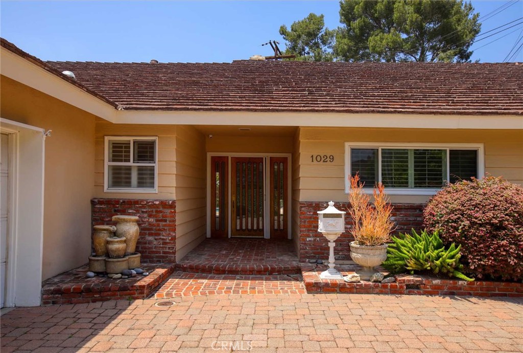 1029 Cornell Drive Burbank, CA 91504 - Photo 2 of 62 sheltered entry