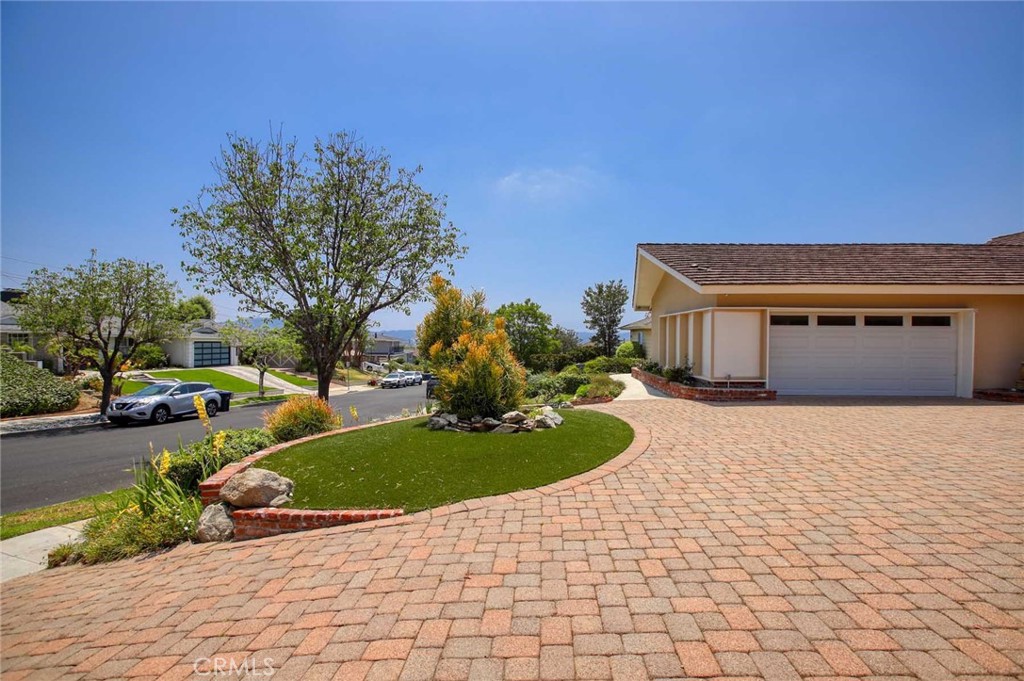 1029 Cornell Drive Burbank, CA 91504 - Photo 3 of 62 circular driveway