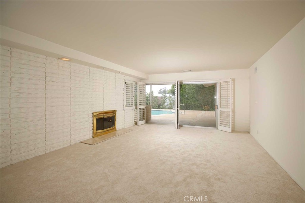 1029 Cornell Drive Burbank, CA 91504 - Photo 5 of 62 Living room