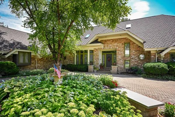 $1,598,000 | 6450 Manor Drive, Burr Ridge, IL 60527