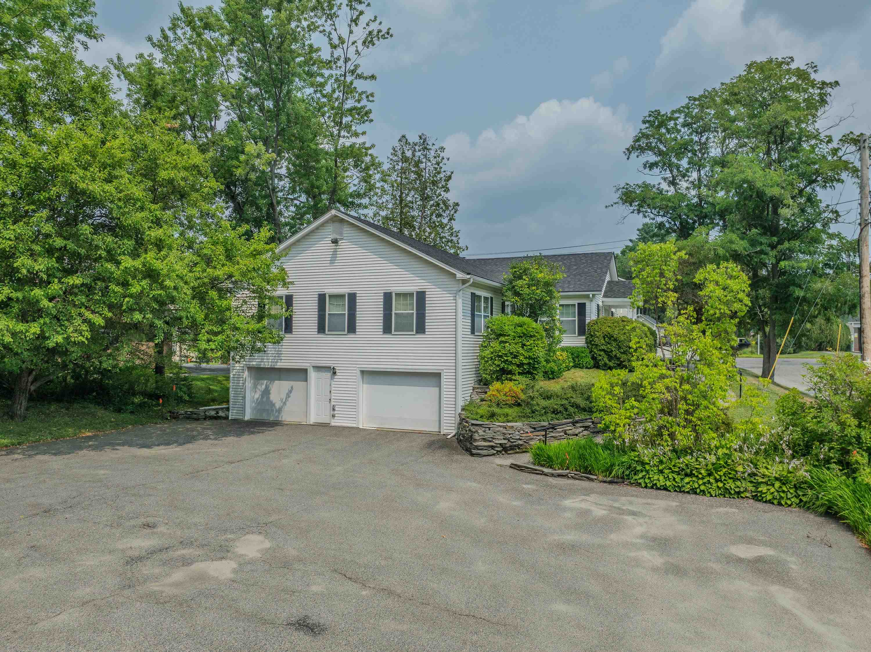 188 Cottage Street Littleton, NH 03561 - Photo 3 of 45