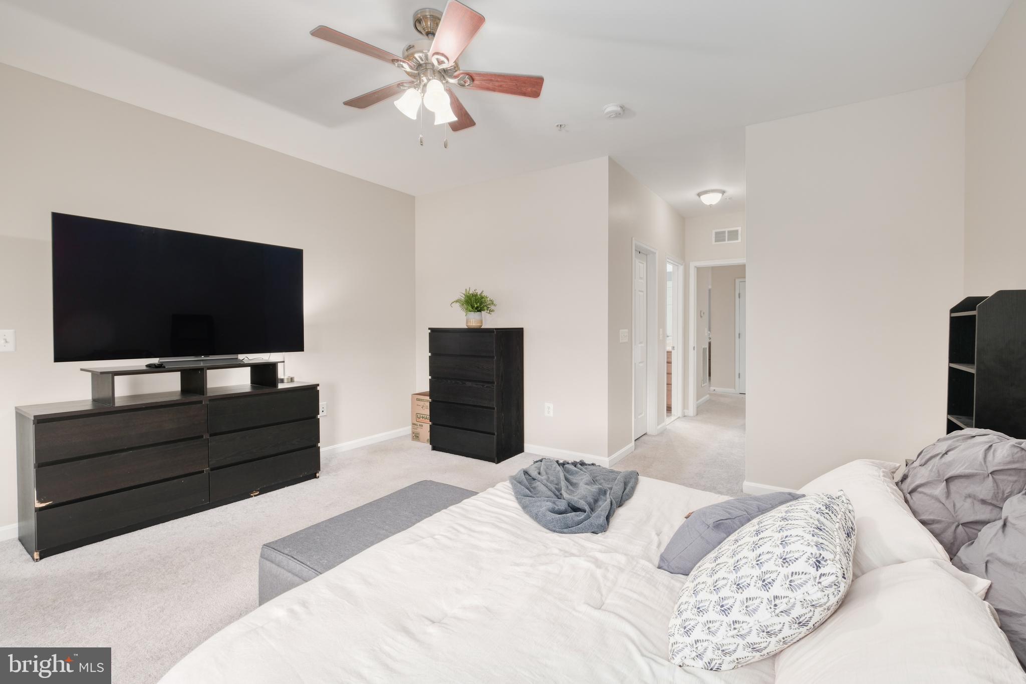 9583 Center Street Manassas, VA 20110 - Photo 21 of 34 Primary BR ensuite w/ 2 WICs & new paint