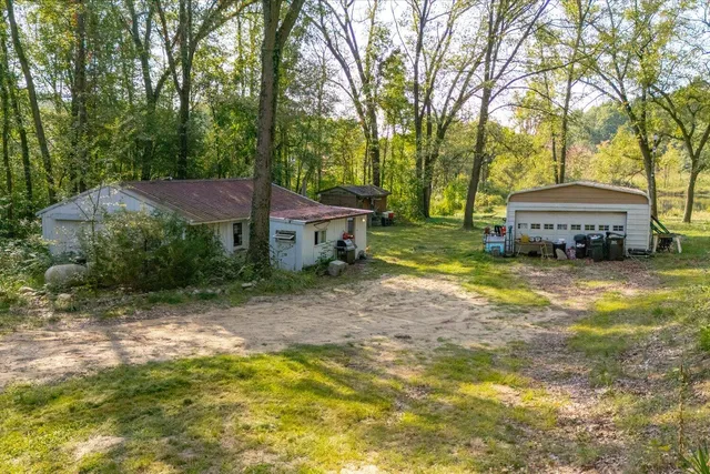 $274,900 | 5750 Wood School Road, Freeport, MI 49325