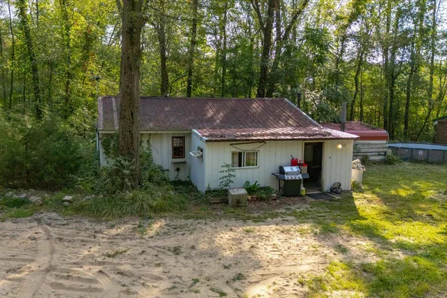 $274,900 | 5750 Wood School Road, Freeport, MI 49325