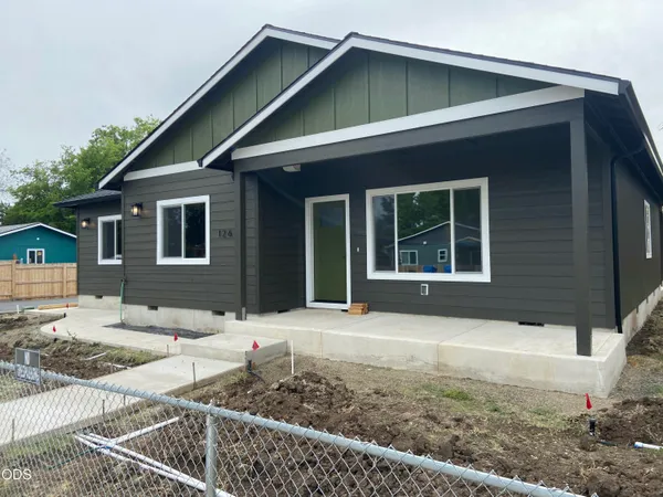 $477,000 | 126 Lorraine Avenue, Eagle Point, OR 97524