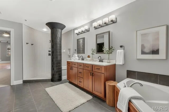 $320,000 | 4901 Washington Boulevard, Unit 4B, St. Louis, MO 63108