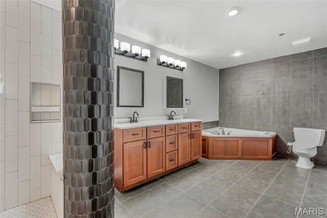 $320,000 | 4901 Washington Boulevard, Unit 4B, St. Louis, MO 63108