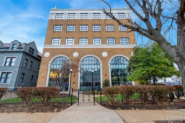 $320,000 | 4901 Washington Boulevard, Unit 4B, St. Louis, MO 63108