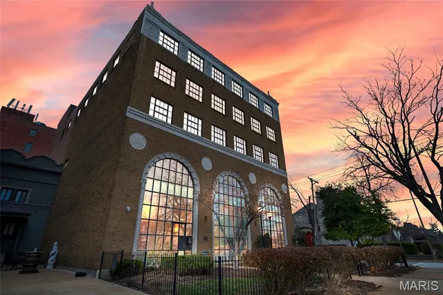 $320,000 | 4901 Washington Boulevard, Unit 4B, St. Louis, MO 63108