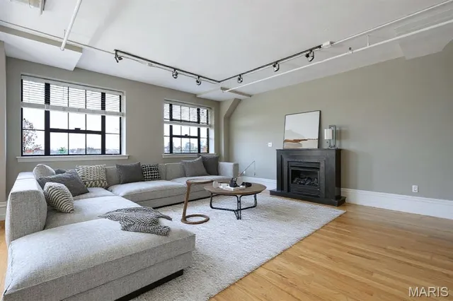 $320,000 | 4901 Washington Boulevard, Unit 4B, St. Louis, MO 63108