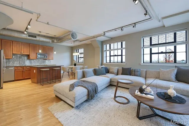 $320,000 | 4901 Washington Boulevard, Unit 4B, St. Louis, MO 63108