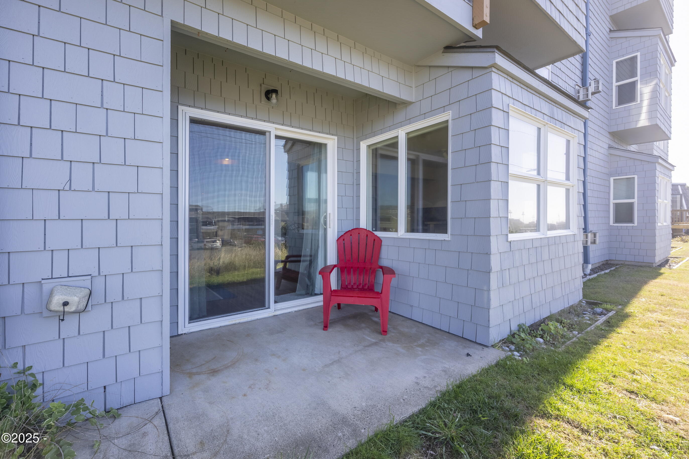 720 Southwest 6th Street, Unit R107 Newport, OR 97365 - Photo 22 of 25 Patio