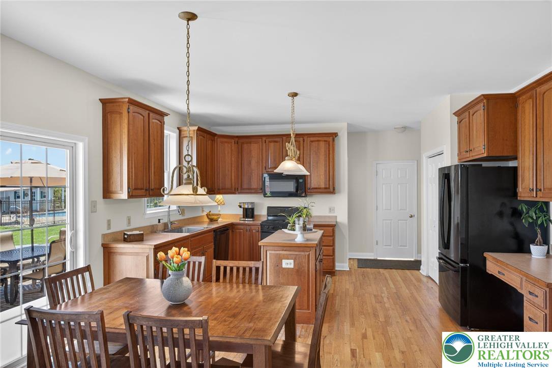 353 Farmington Road Breinigsville, PA 18031 - Photo 17 of 41 Eat-in kitchen with center island