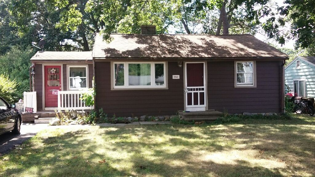 286 Burnham Road Lowell, MA 01852 - Photo 1 of 3 Gallery Image 1