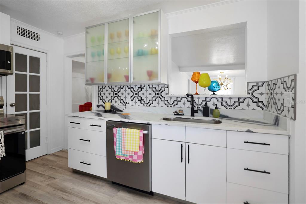 559 Scotland Street Dunedin, FL 34698 - Photo 2 of 66