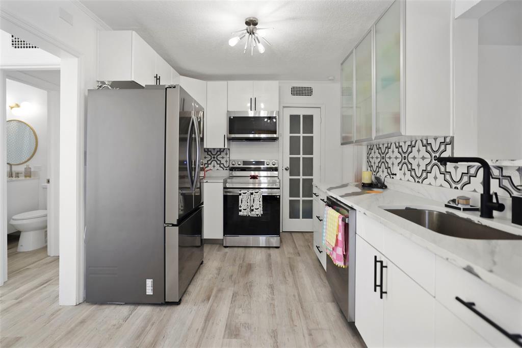 559 Scotland Street Dunedin, FL 34698 - Photo 6 of 66