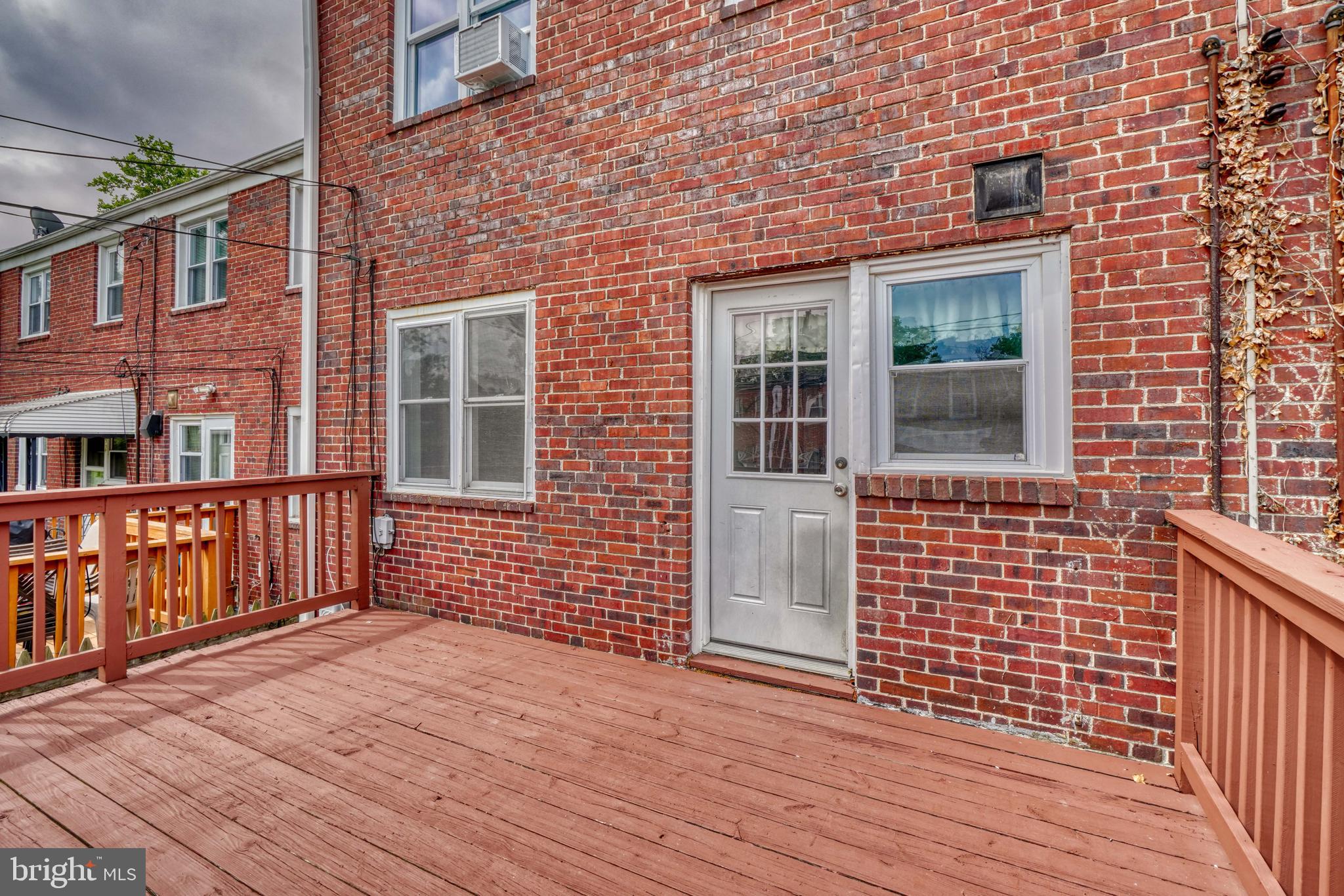 888 Benninghaus Road Baltimore, MD 21212 - Photo 3 of 42 Large back deck! Great for grilling.