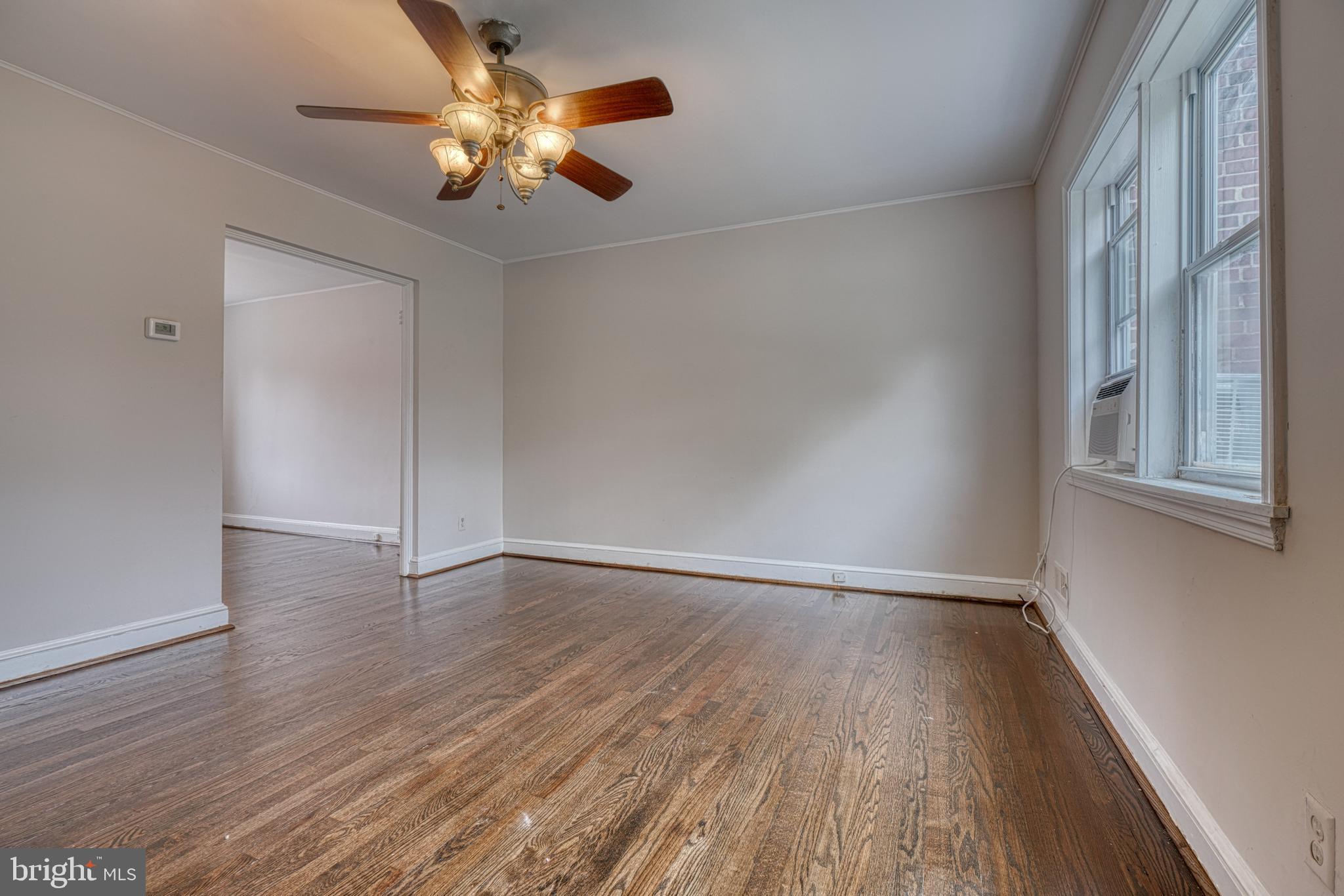 888 Benninghaus Road Baltimore, MD 21212 - Photo 6 of 42 Front Living room