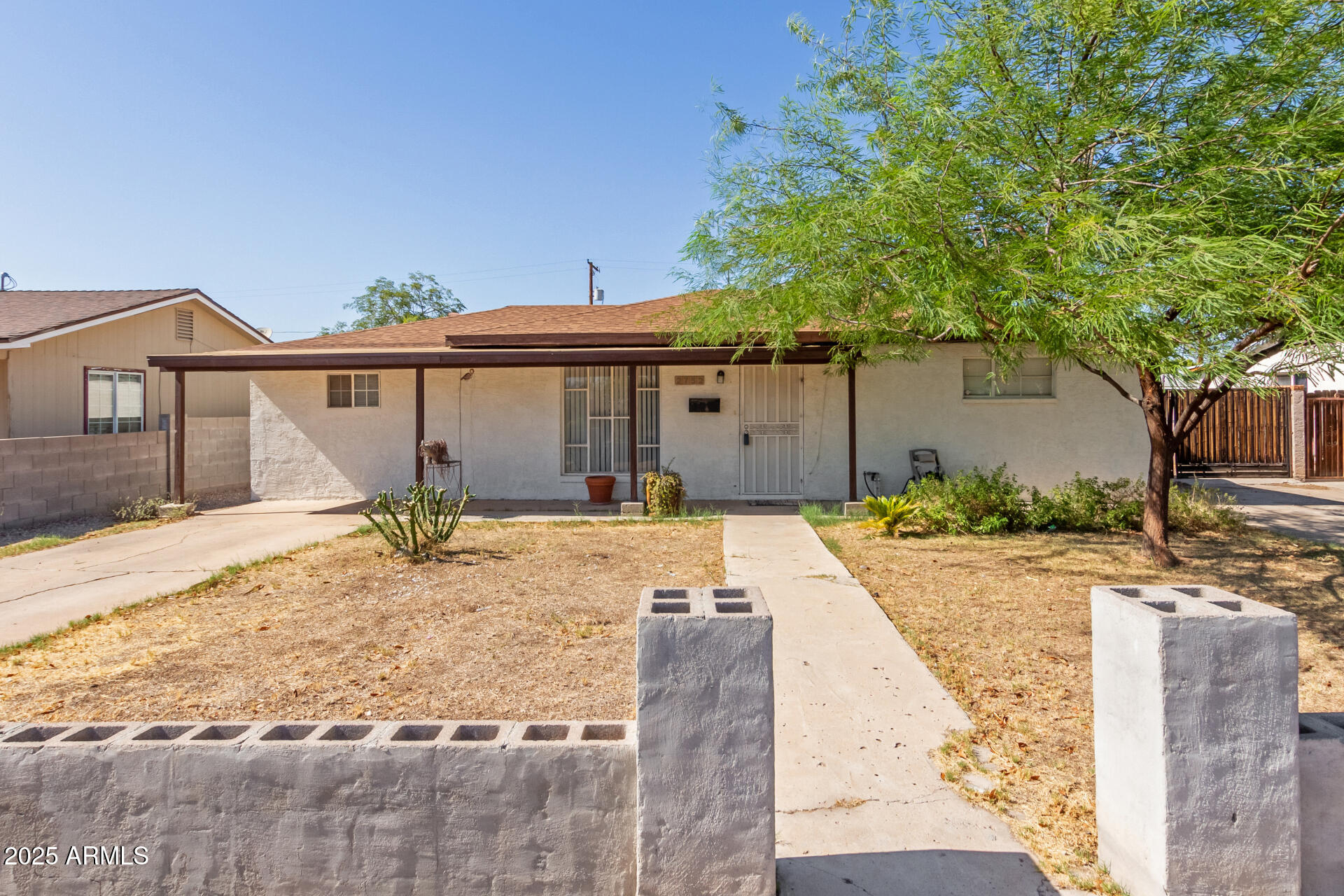2752 West Royal Palm Road Phoenix, AZ 85051 - Photo 2 of 23 a front view of a house with a yard
