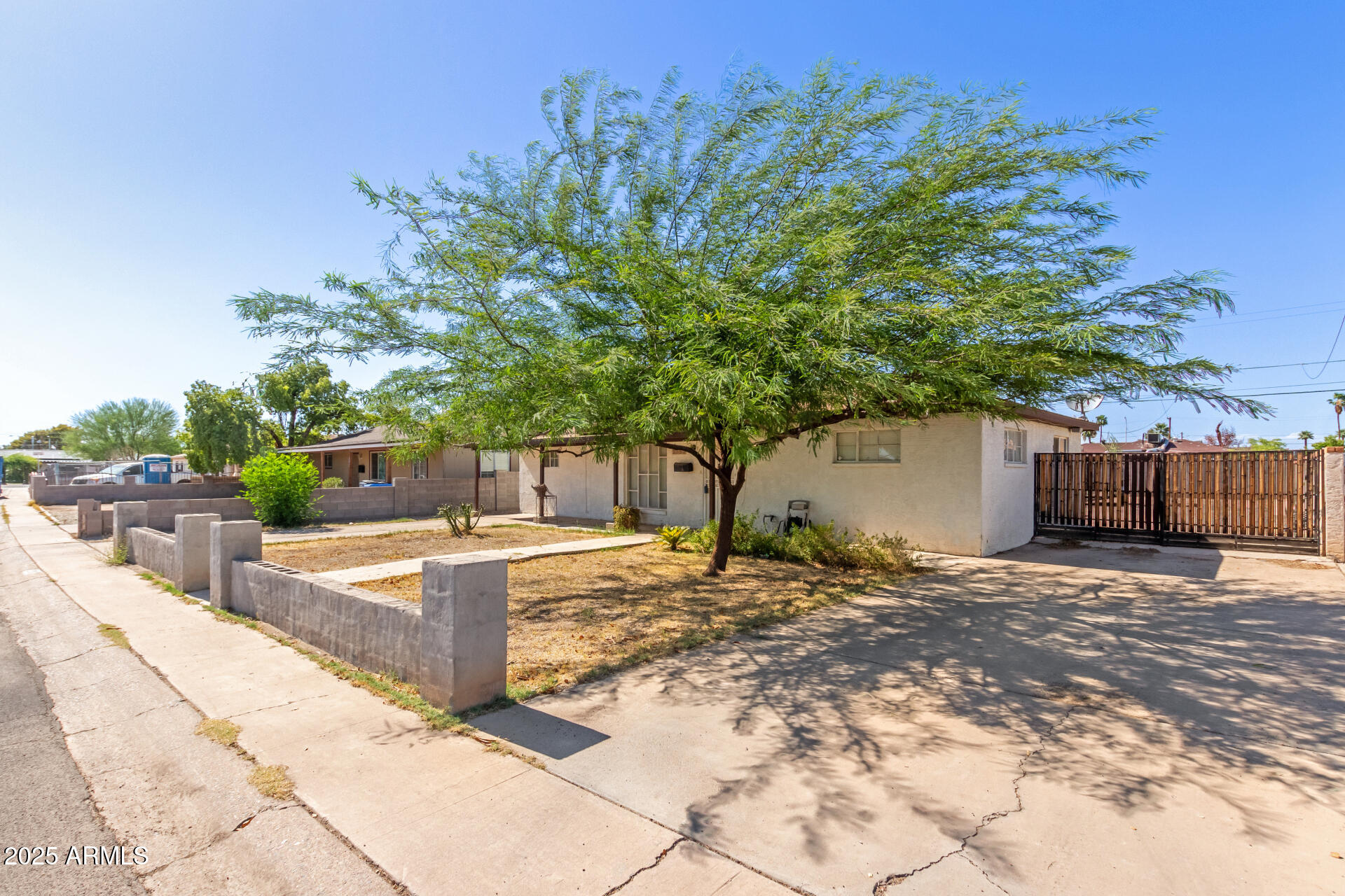 2752 West Royal Palm Road Phoenix, AZ 85051 - Photo 5 of 23 a view of a house with backyard and a tree