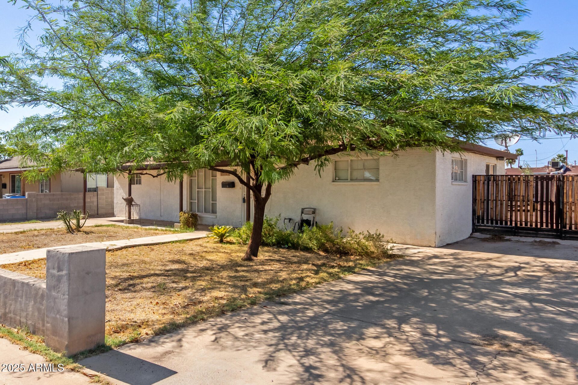 2752 West Royal Palm Road Phoenix, AZ 85051 - Photo 6 of 23 a backyard of a house with table and chairs