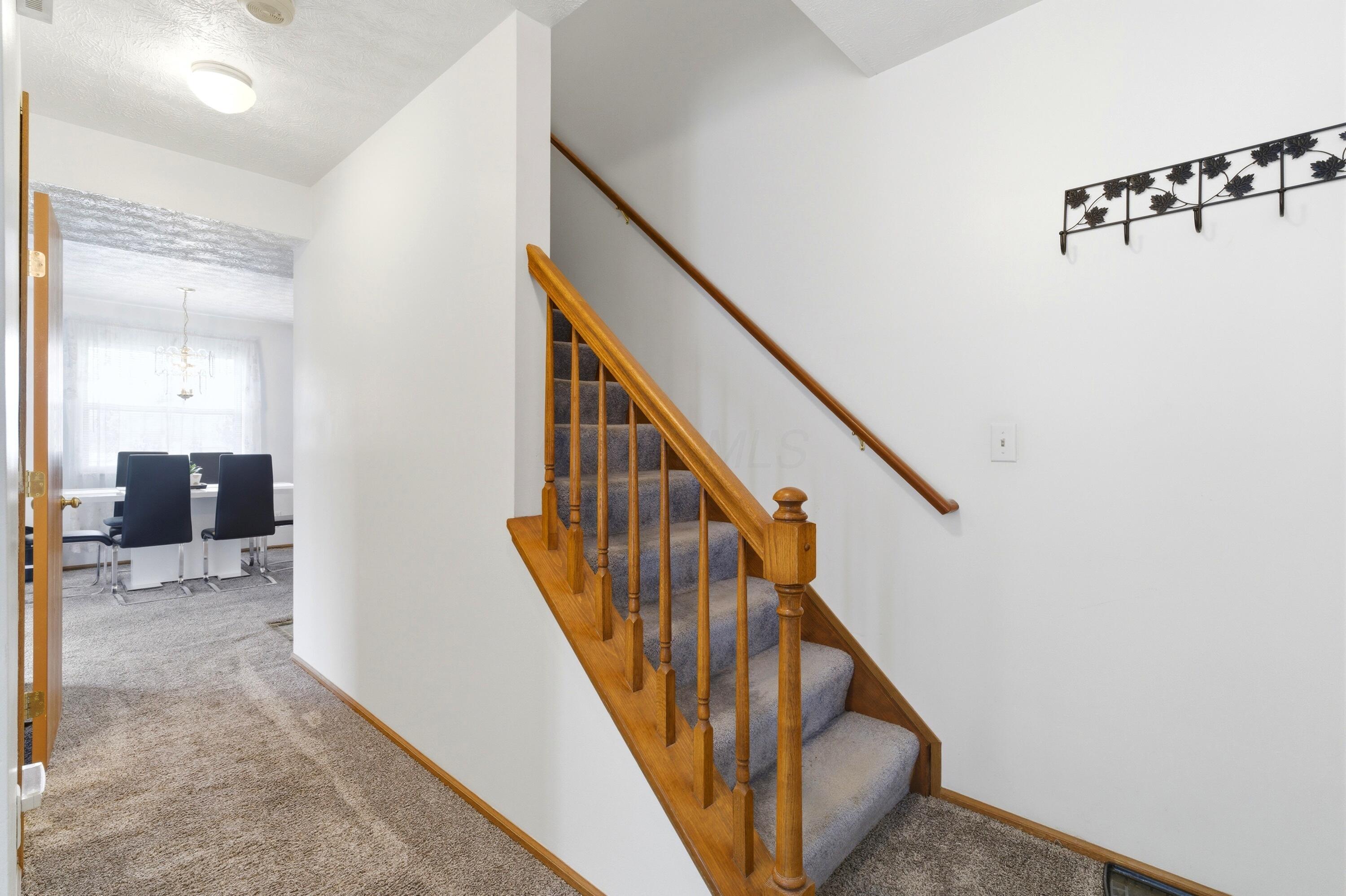 2742 Woodcroft Road Columbus, OH 43204 - Photo 3 of 38