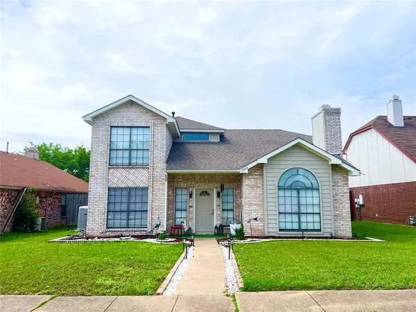 $350,000 | 2909 Andante Drive, Grand Prairie, TX 75052