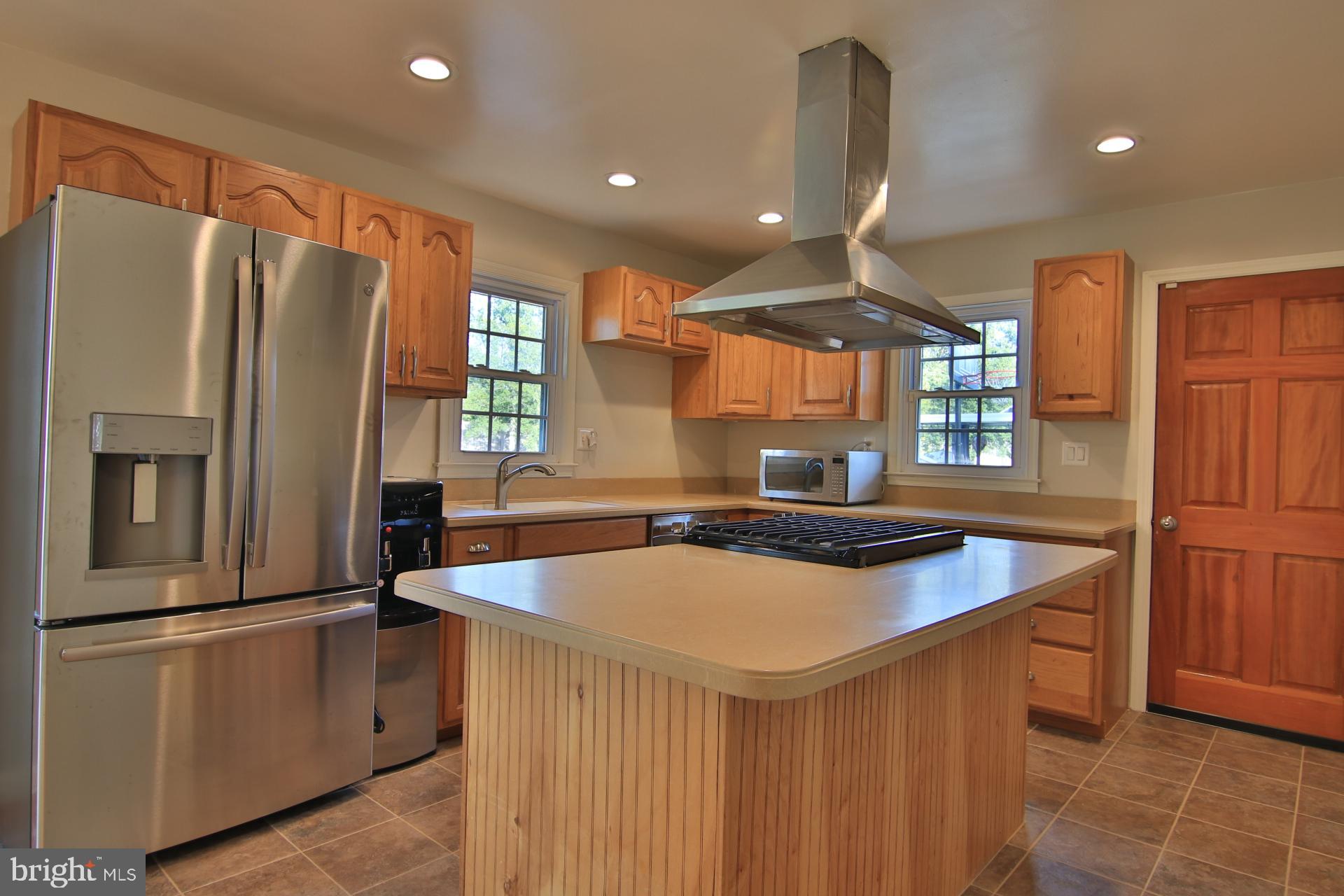 714 East Maple Road Linthicum, MD 21090 - Photo 11 of 42 Updated Kitchen