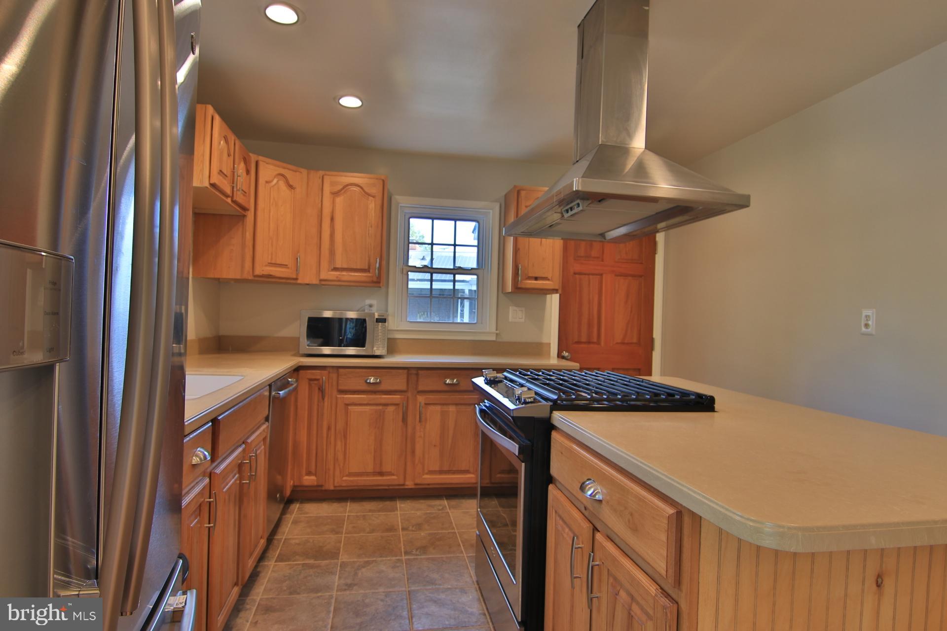 714 East Maple Road Linthicum, MD 21090 - Photo 12 of 42 Updated Kitchen