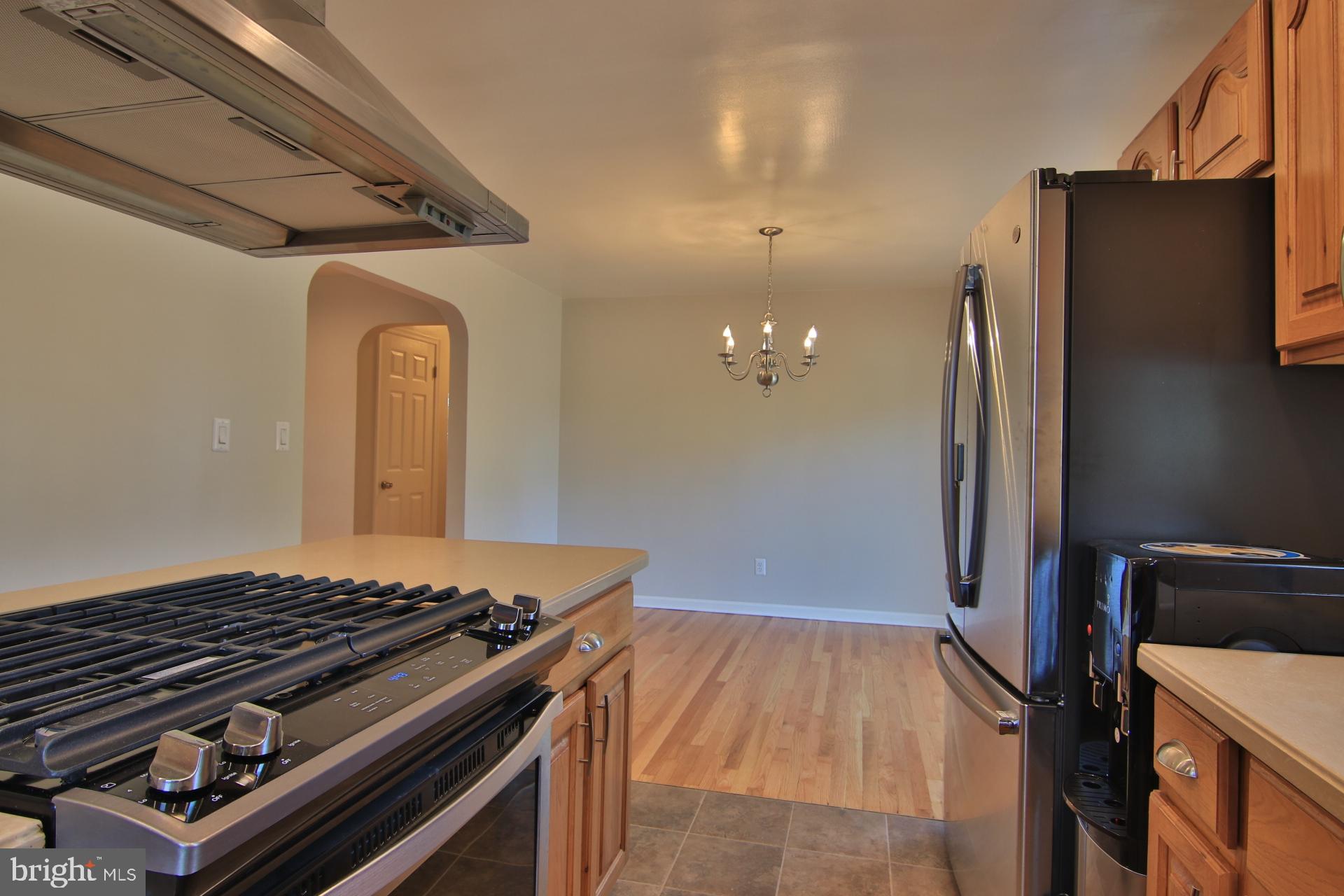 714 East Maple Road Linthicum, MD 21090 - Photo 13 of 42 Updated Kitchen