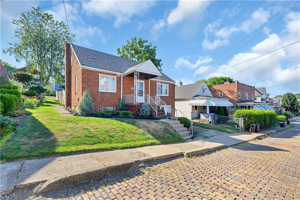 1233 Holmes Street McKees Rocks, PA 15136 - Photo 3 of 24