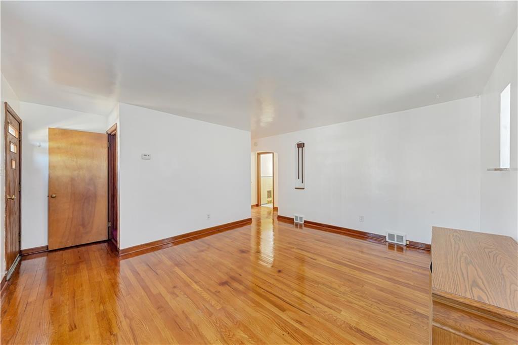 1233 Holmes Street McKees Rocks, PA 15136 - Photo 4 of 24