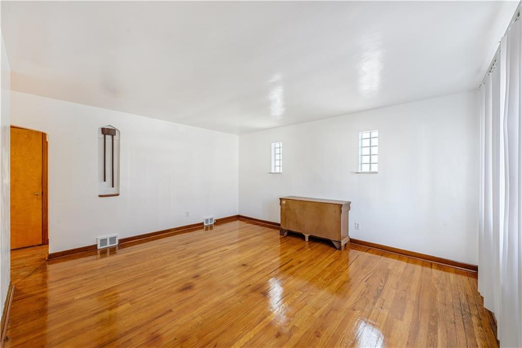 1233 Holmes Street McKees Rocks, PA 15136 - Photo 6 of 24