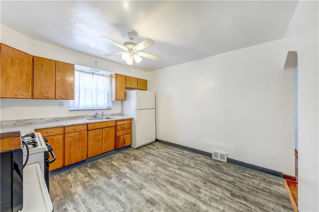 1233 Holmes Street McKees Rocks, PA 15136 - Photo 7 of 24