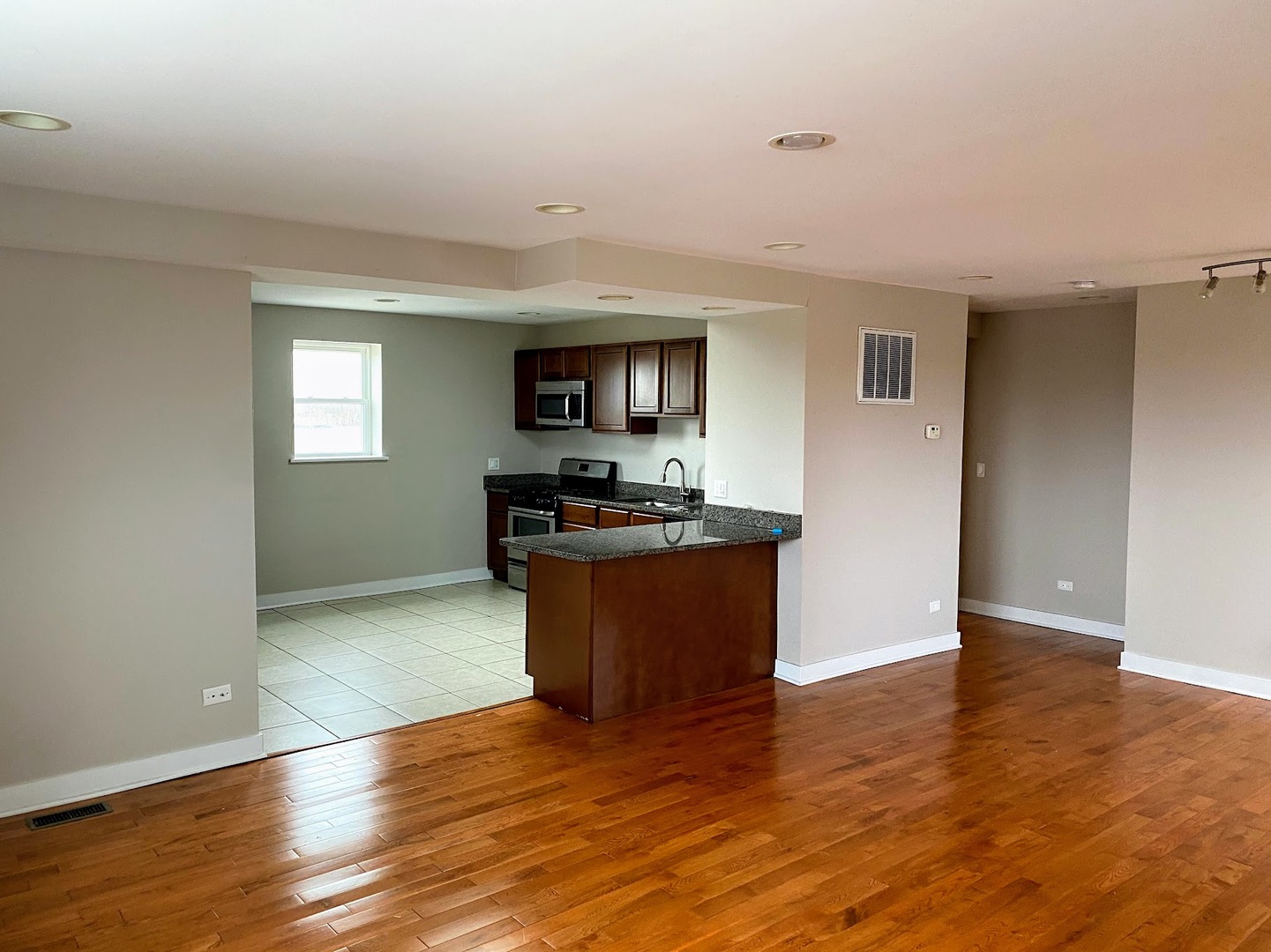 2245 West 21st Street, Unit 4 Chicago, IL 60608 - Photo 2 of 16 a living room with stainless steel appliances kitchen island granite countertop a refrigerator stove and sink