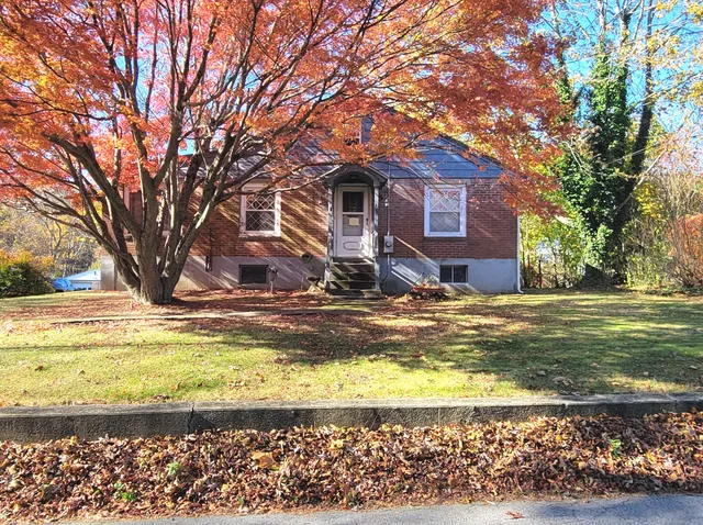 $225,000 | 118 Bloomingdale Road, Waterford, CT 06375