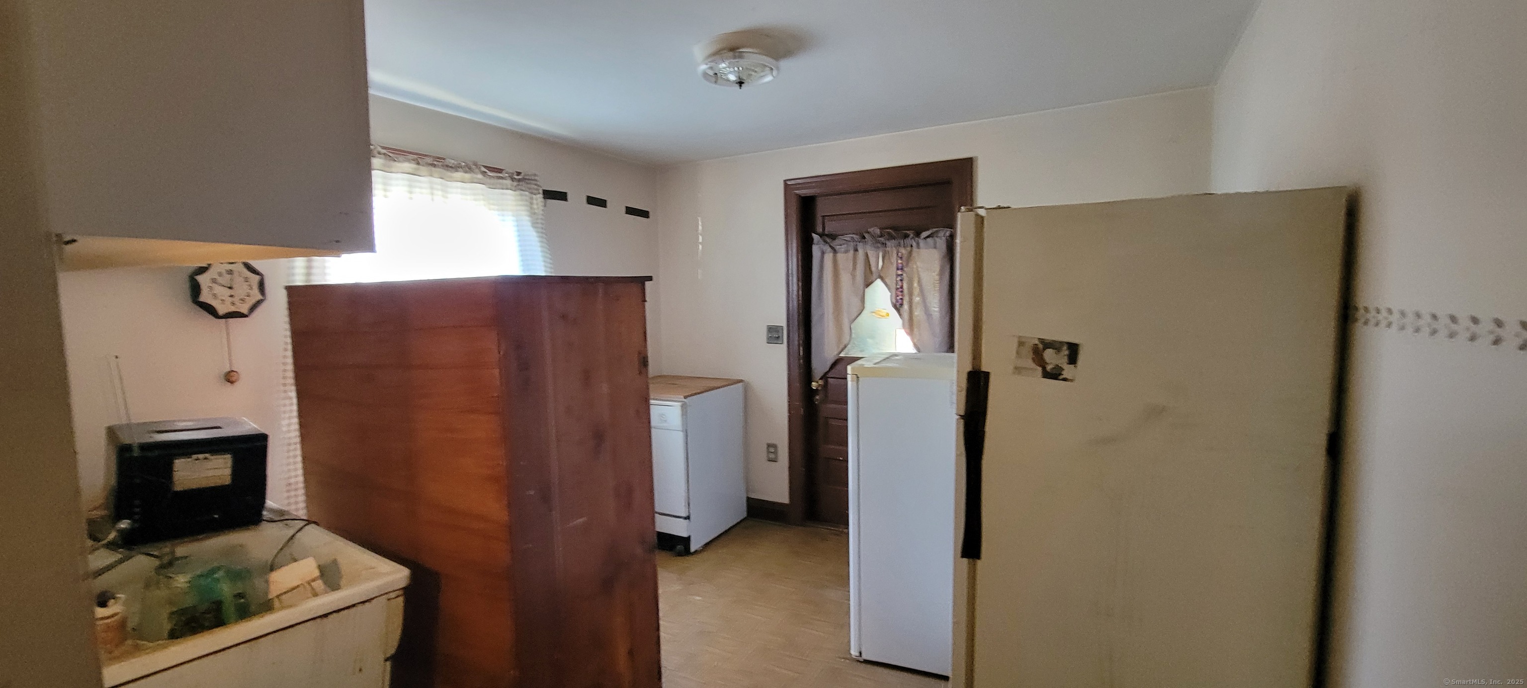 118 Bloomingdale Road Waterford, CT 06375 - Photo 11 of 29