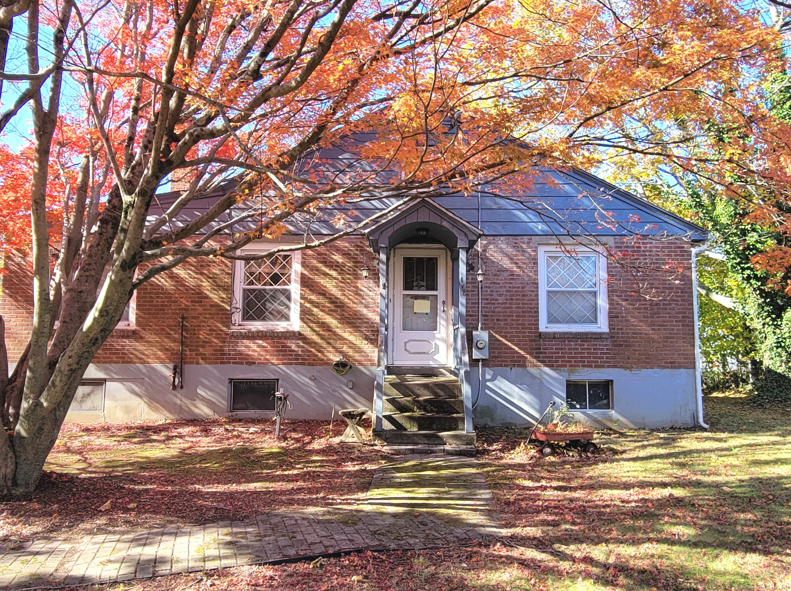 118 Bloomingdale Road Waterford, CT 06375 - Photo 2 of 29