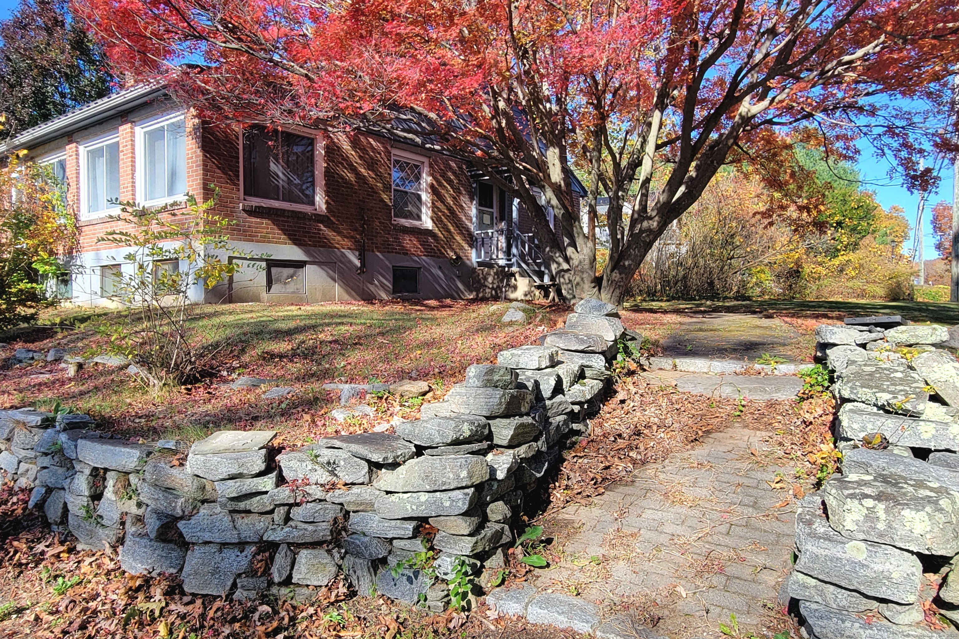 118 Bloomingdale Road Waterford, CT 06375 - Photo 3 of 29