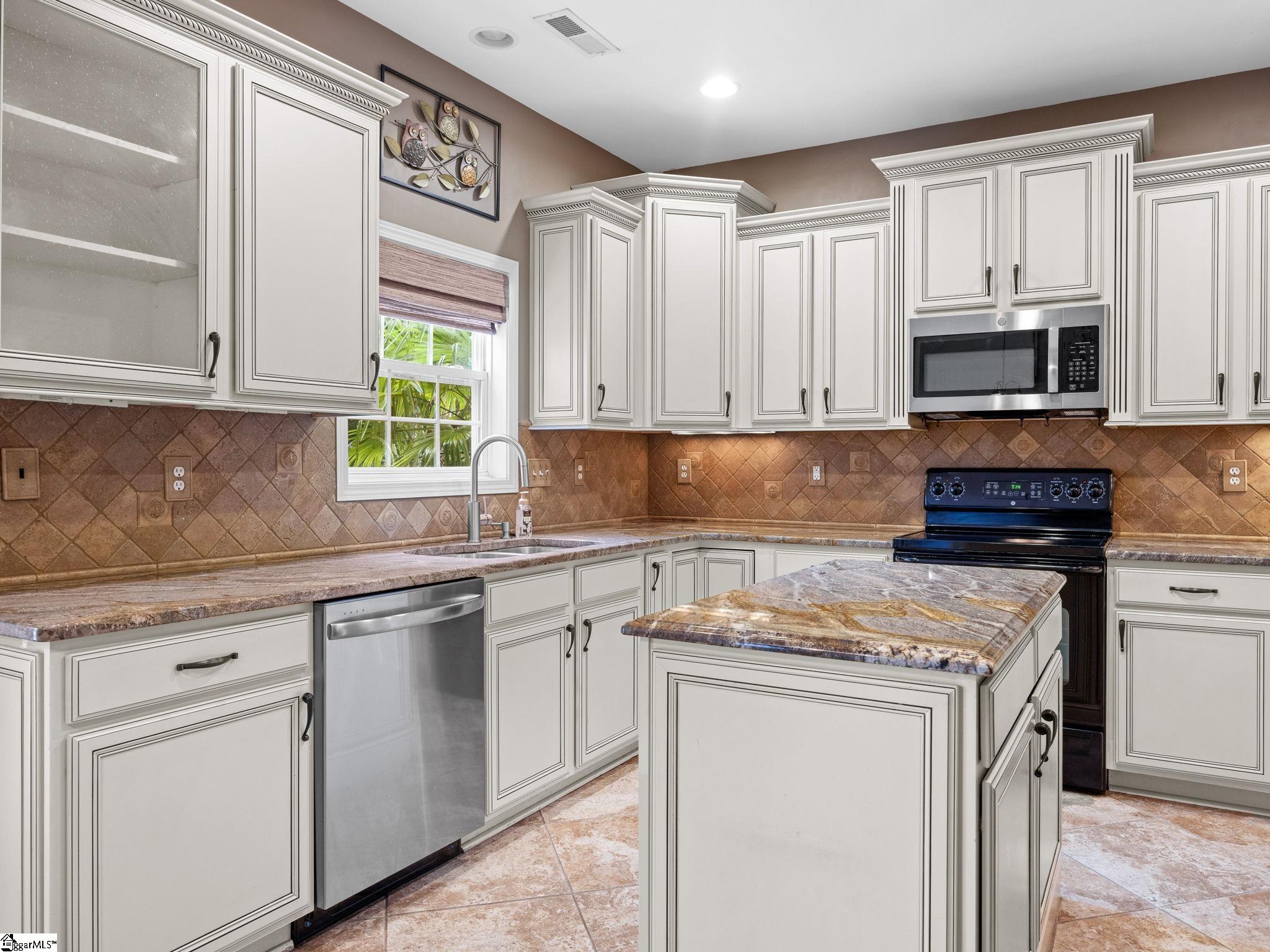 43 Hurshfield Court Taylors, SC 29687 - Photo 7 of 39