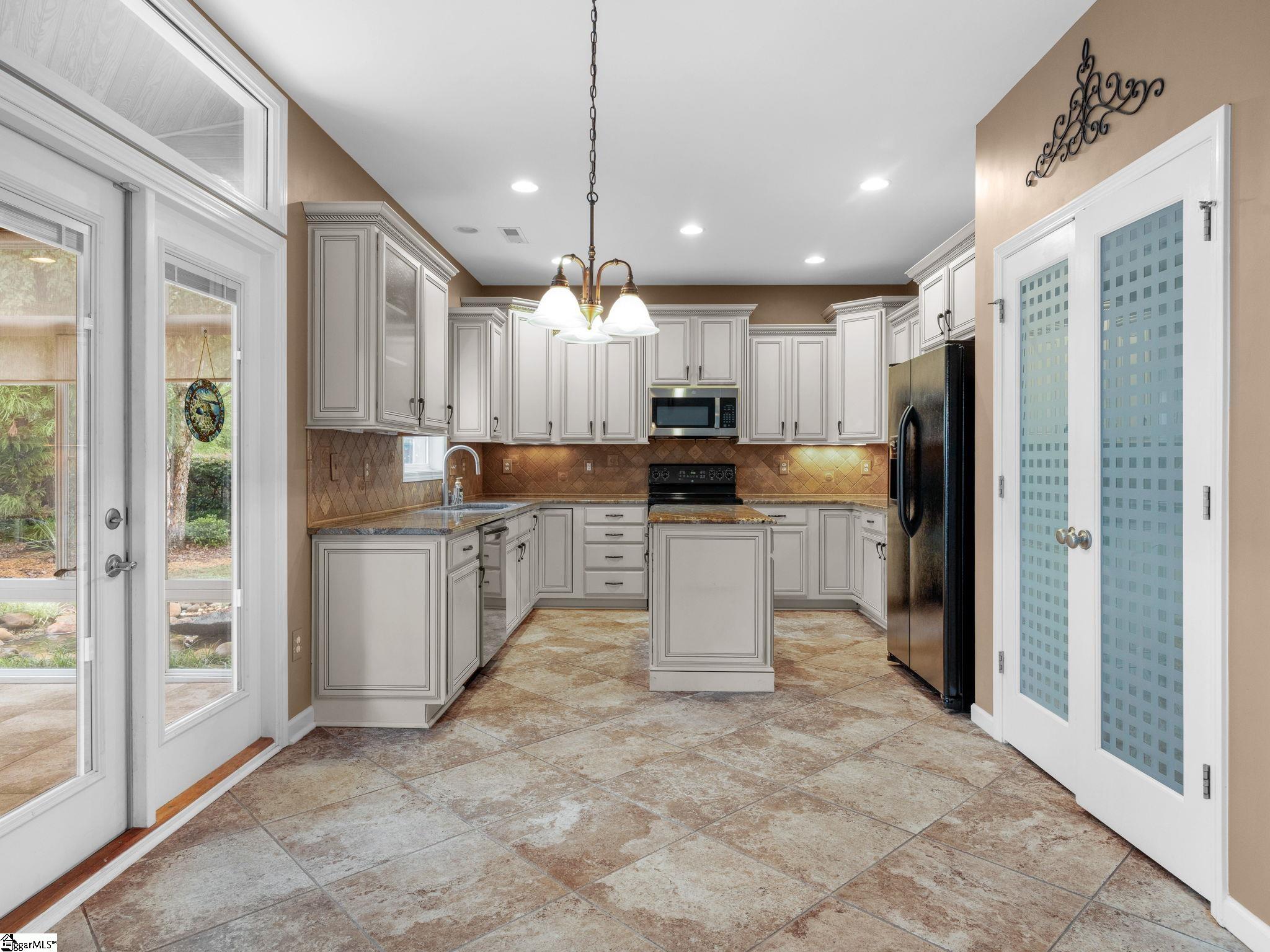 43 Hurshfield Court Taylors, SC 29687 - Photo 8 of 39