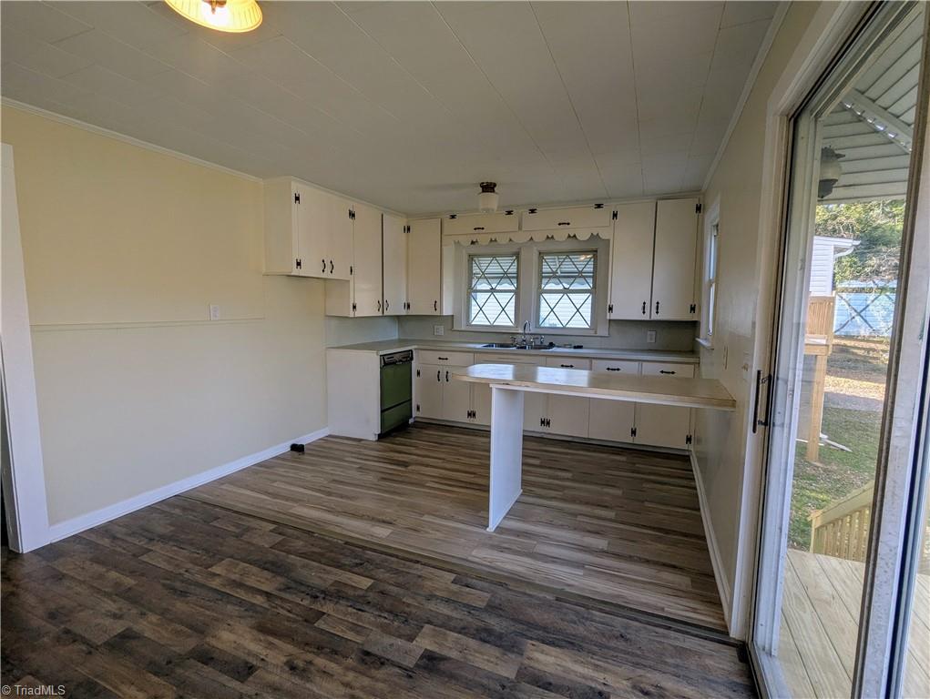 119 Cox Avenue Elkin, NC 28621 - Photo 3 of 14 Kitchen