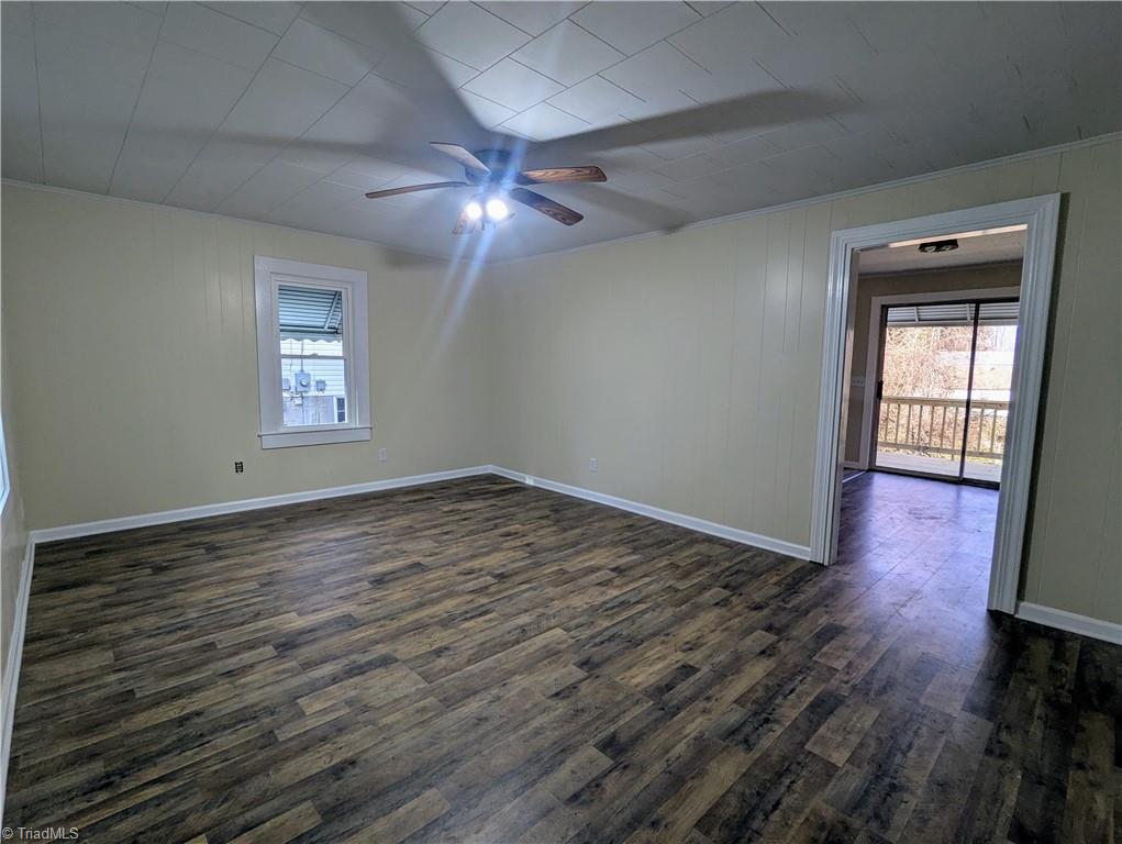 119 Cox Avenue Elkin, NC 28621 - Photo 6 of 14 Living Room