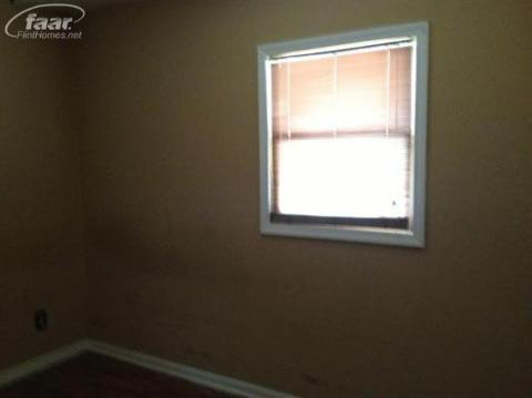 2235 Webber Avenue Burton, MI 48529 - Photo 9 of 15 20345193-8.JPG