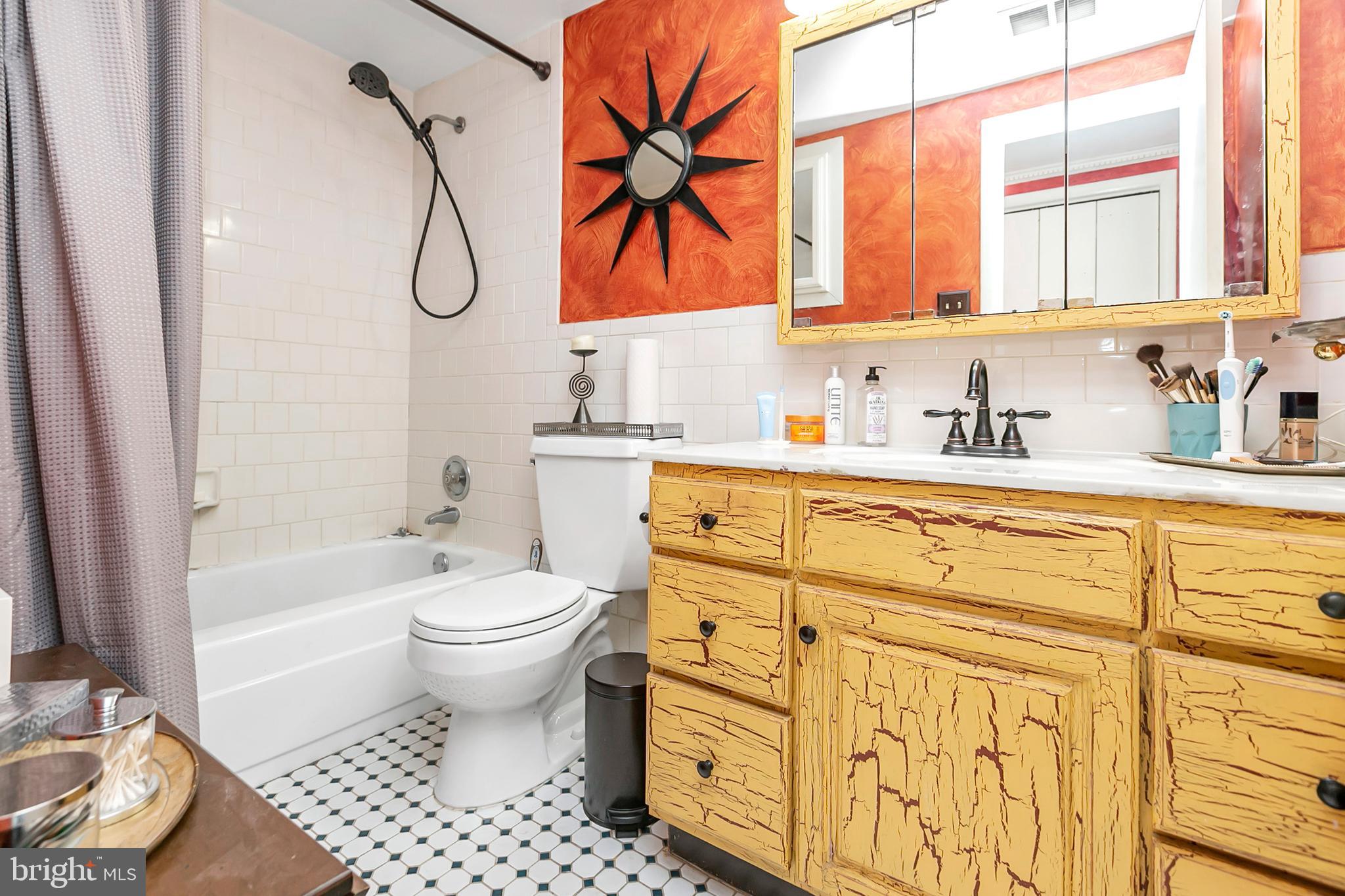 111 Cross Keys Road, Unit R111D Baltimore, MD 21210 - Photo 11 of 15 Primary bathroom