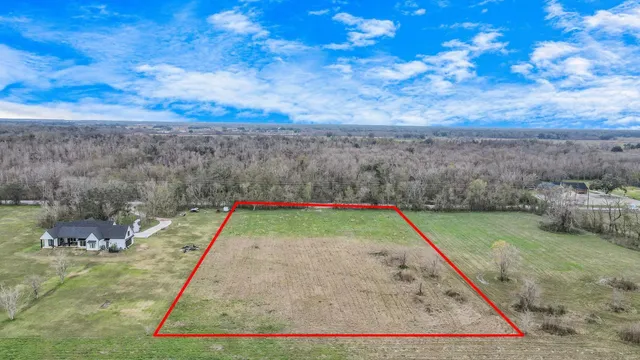 $130,000 | 1402 County Road 34, Angleton, TX 77515