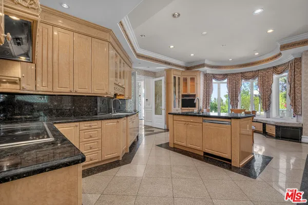 $20,000 | 11244 Briarcliff Lane, Studio City, CA 91604
