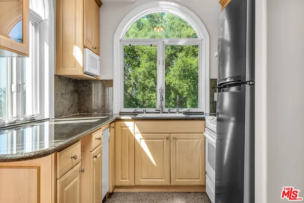 $20,000 | 11244 Briarcliff Lane, Studio City, CA 91604